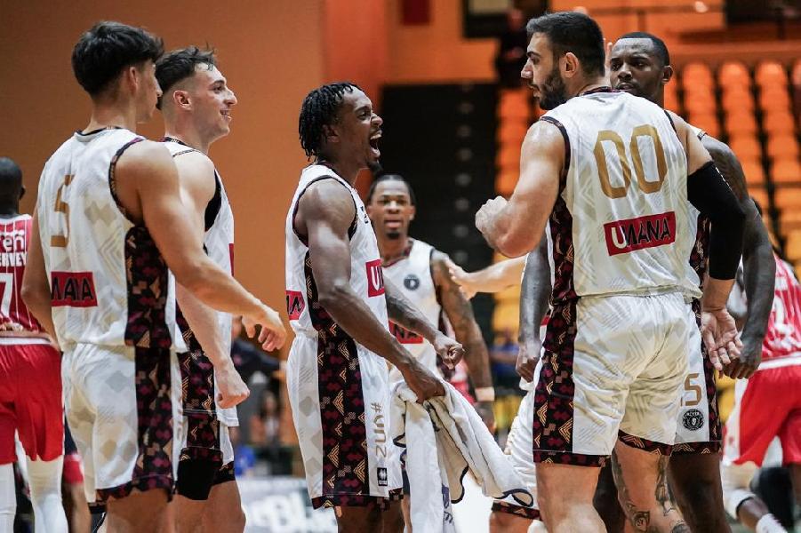 https://www.basketmarche.it/immagini_articoli/24-09-2023/torneo-jesolo-reyer-venezia-supera-pallacanestro-reggiana-finale-600.jpg