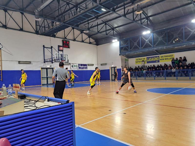 https://www.basketmarche.it/immagini_articoli/25-02-2023/robur-family-osimo-espugna-campo-castelfidardo-600.jpg