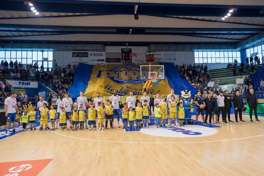 https://www.basketmarche.it/immagini_articoli/25-03-2019/post-partita-montegranaro-verona-parole-coach-pancotto-capitan-amoroso-600.jpg
