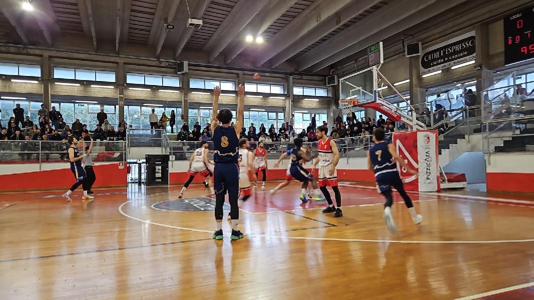 https://www.basketmarche.it/immagini_articoli/25-04-2024/playoff-montemarciano-espugna-campo-basket-gualdo-semifinale-600.jpg