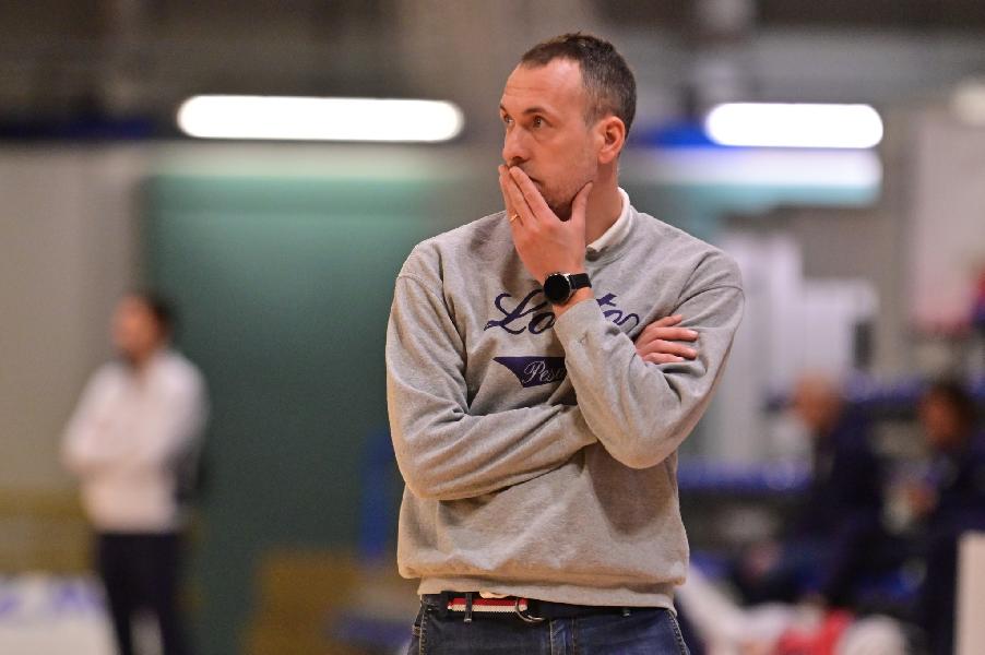 https://www.basketmarche.it/immagini_articoli/25-04-2025/loreto-pesaro-sfida-stella-roma-coach-ceccarelli-test-durissimo-600.jpg