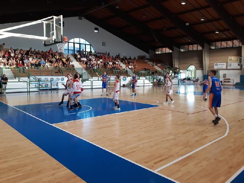 https://www.basketmarche.it/immagini_articoli/25-06-2019/finali-nazionali-under-vuelle-pesaro-regola-aurora-desio-finale-resta-imbattuta-600.jpg