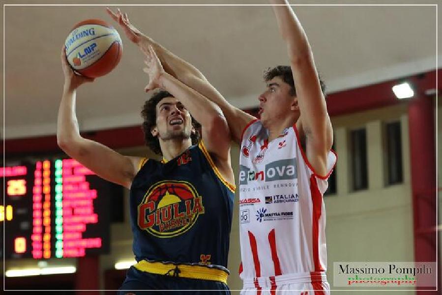 https://www.basketmarche.it/immagini_articoli/25-07-2021/ufficiale-bramante-pesaro-federico-tognacci-firma-basket-golfo-piombino-600.jpg