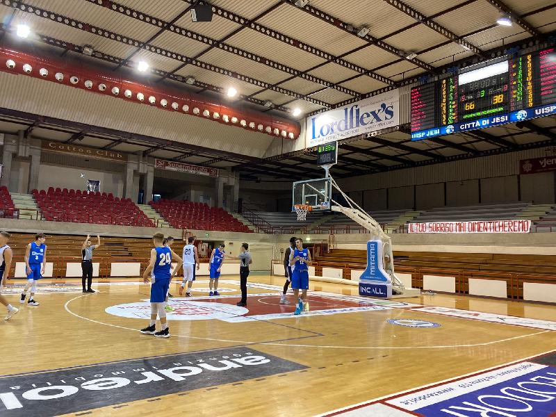 https://www.basketmarche.it/immagini_articoli/25-10-2021/eccellenza-aurora-jesi-supera-metauro-basket-academy-resta-imbattuta-600.jpg