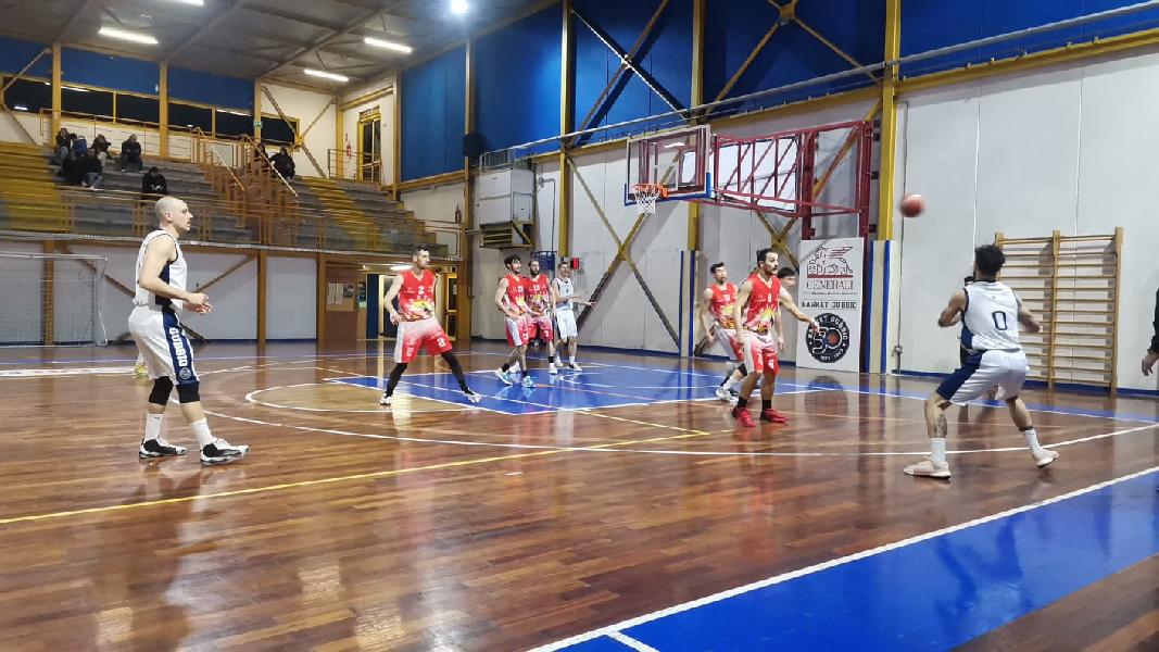 https://www.basketmarche.it/immagini_articoli/26-02-2024/basket-gubbio-ferma-corsa-cannara-basket-600.jpg