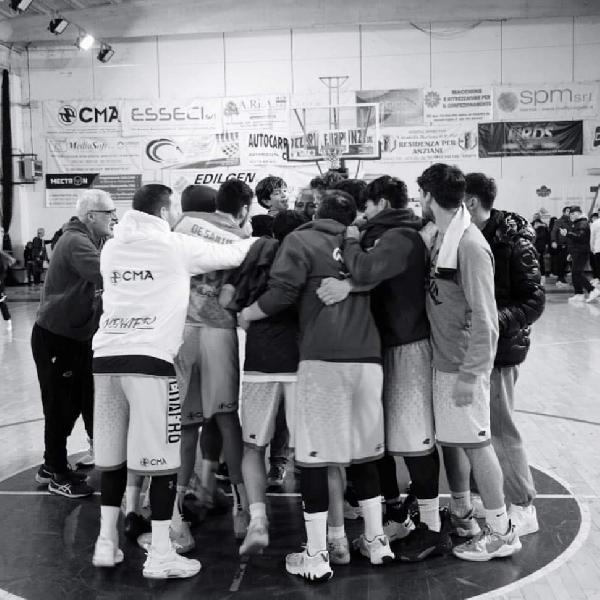 https://www.basketmarche.it/immagini_articoli/26-03-2023/playoff-buona-prima-venafro-esordio-play-antoniana-pescara-600.jpg