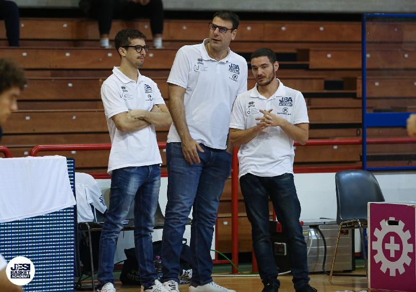 https://www.basketmarche.it/immagini_articoli/26-04-2025/basket-jesi-academy-rizzitiello-momenti-critici-tendiamo-estremizzare-cose-negative-positive-600.jpg