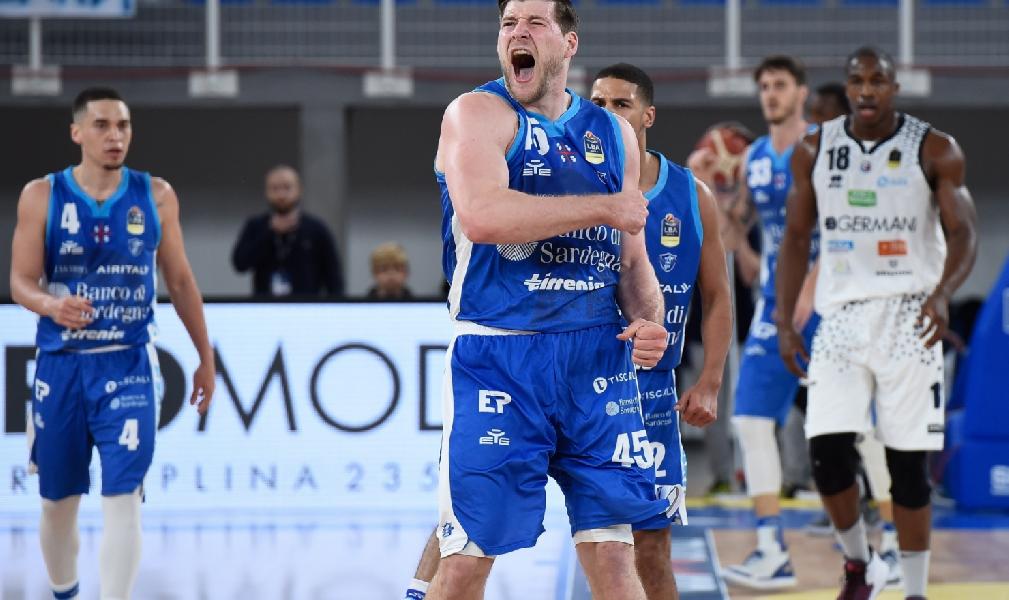 https://www.basketmarche.it/immagini_articoli/26-06-2019/dinamo-sassari-jack-cooley-giappone-dimenticher-grazie-tutto-600.jpg