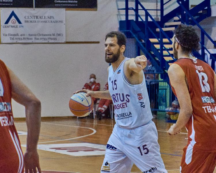 https://www.basketmarche.it/immagini_articoli/26-07-2022/colpaccio-pallacanestro-recanati-ufficiale-firma-francesco-amoroso-600.jpg