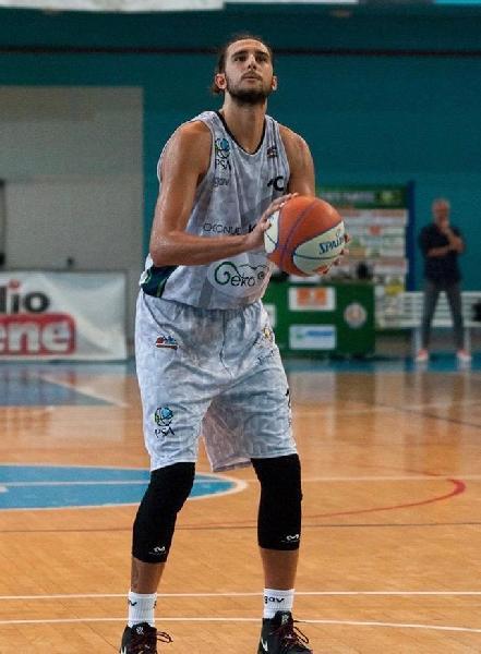 https://www.basketmarche.it/immagini_articoli/26-08-2024/rumors-chieti-basket-1974-mercato-spunta-nome-ferdinando-matrone-600.jpg