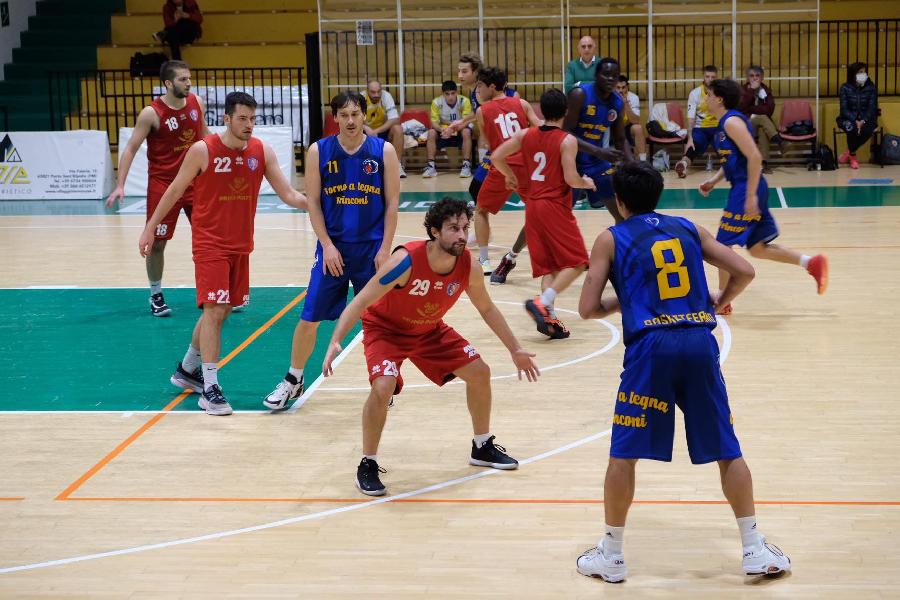 https://www.basketmarche.it/immagini_articoli/26-11-2021/basket-fermo-passa-campo-sporting-conquista-vittoria-fila-600.jpg