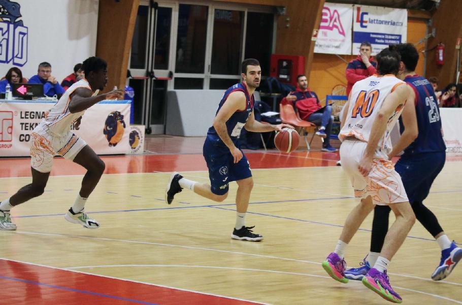 https://www.basketmarche.it/immagini_articoli/27-02-2024/ufficiale-lions-bisceglie-definiscono-doppia-operazione-mercato-600.jpg