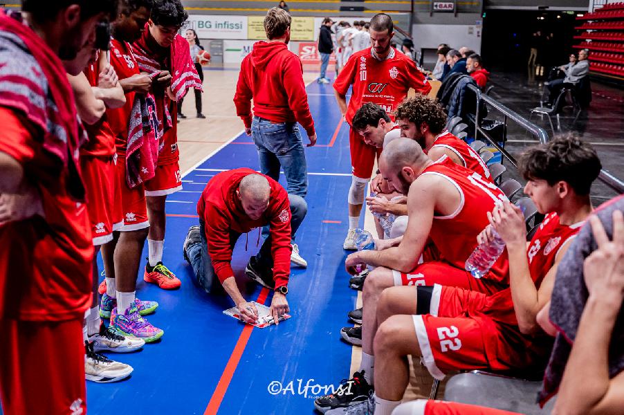 https://www.basketmarche.it/immagini_articoli/27-02-2025/pallacanestro-jesi-coach-rossetti-differenza-hanno-fatta-palle-perse-rimbalzi-attacco-subiti-600.jpg