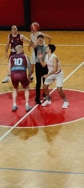 https://www.basketmarche.it/immagini_articoli/27-04-2024/playout-basket-pontevecchio-primo-round-basket-contigliano-600.jpg