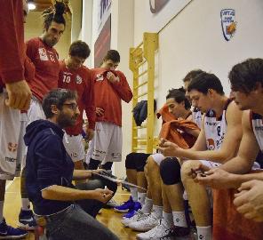 https://www.basketmarche.it/immagini_articoli/27-05-2018/serie-b-nazionale-raffaele-rossi-non-è-più-l-allenatore-della-virtus-civitanova-270.jpg