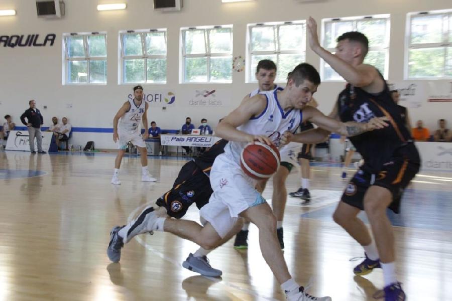 https://www.basketmarche.it/immagini_articoli/27-06-2021/pescara-basket-fallisce-prima-possibilit-salire-serie-adesso-sfida-robur-saronno-600.jpg