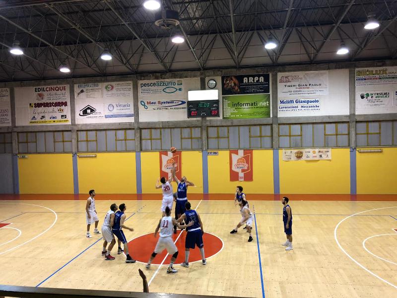 https://www.basketmarche.it/immagini_articoli/27-10-2019/pallacanestro-urbania-derby-bartoli-mechanics-correre-600.jpg
