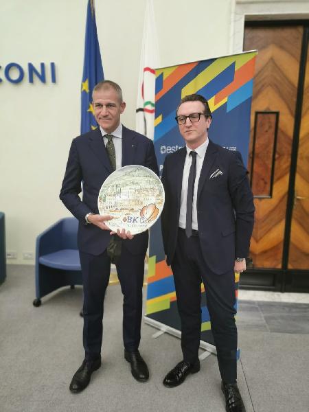 https://www.basketmarche.it/immagini_articoli/27-10-2021/basket-gubbio-riceve-premio-buone-notizie-sport-600.jpg