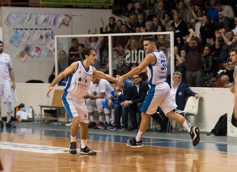 https://www.basketmarche.it/immagini_articoli/28-01-2019/janus-fabriano-vittoria-corato-segnali-positivi-squadra-coach-fantozzi-600.jpg