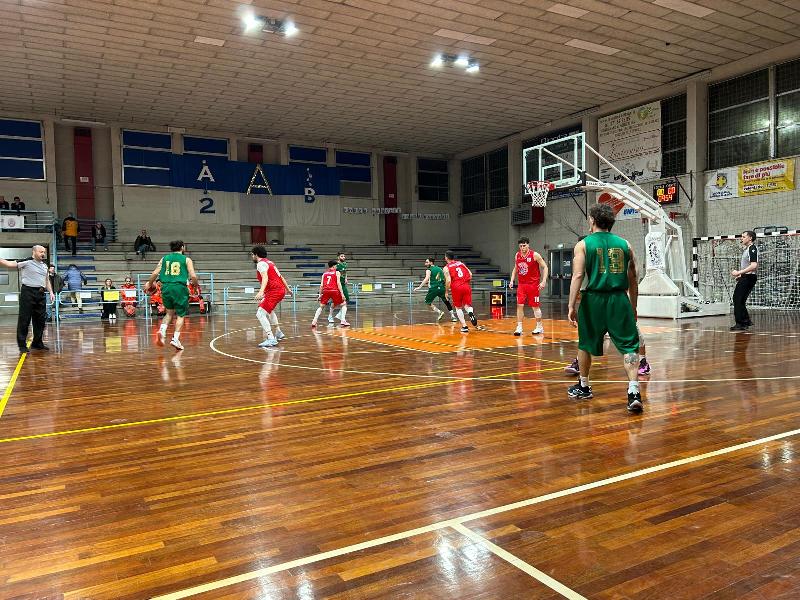 https://www.basketmarche.it/immagini_articoli/28-03-2025/basket-vadese-espugna-campo-chiaravalle-basket-600.jpg