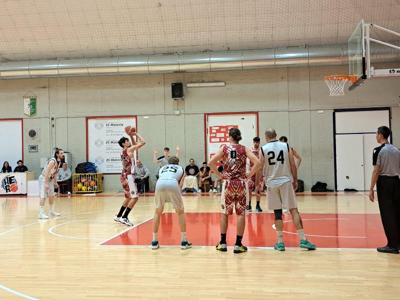 https://www.basketmarche.it/immagini_articoli/28-04-2024/playoff-basket-macerata-conquista-basket-auximum-osimo-600.jpg
