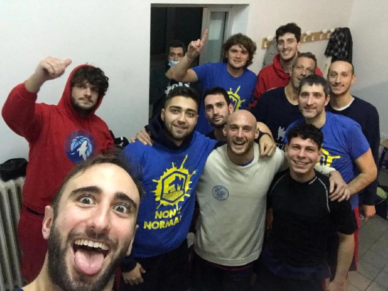 https://www.basketmarche.it/immagini_articoli/28-11-2021/nereto-vince-esordio-trasferta-quel-cepagatti-600.jpg