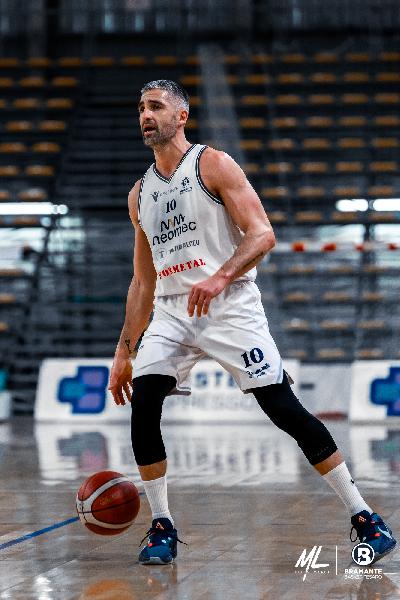 https://www.basketmarche.it/immagini_articoli/29-03-2025/brutta-sconfitta-interna-bramante-pesaro-esperia-cagliari-600.jpg