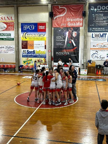 https://www.basketmarche.it/immagini_articoli/29-04-2024/playoff-salus-basket-gualdo-domina-teramo-spicchi-vola-semifinale-600.jpg