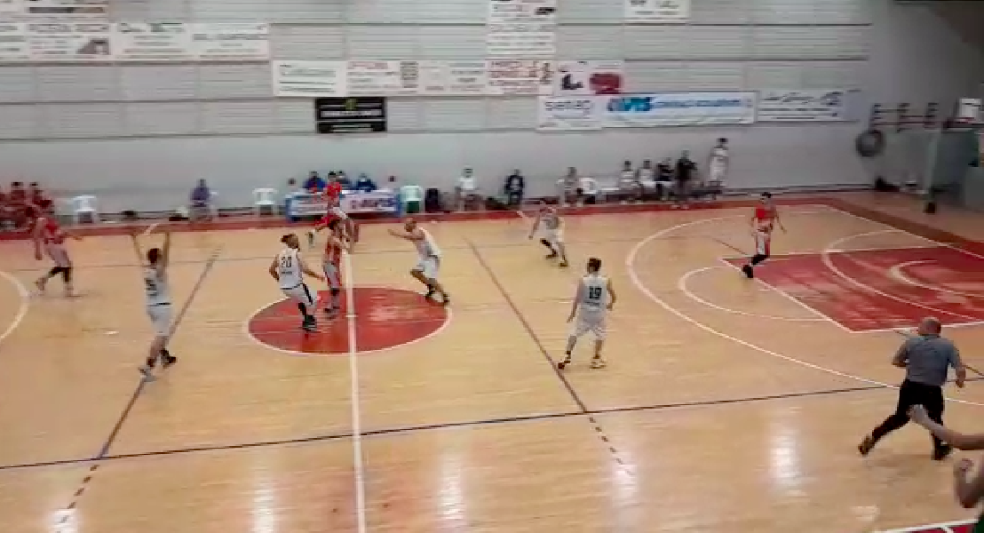 https://www.basketmarche.it/immagini_articoli/29-05-2022/tripla-campo-spagnoli-porta-cannara-basket-finale-video-azione-decisiva-600.png