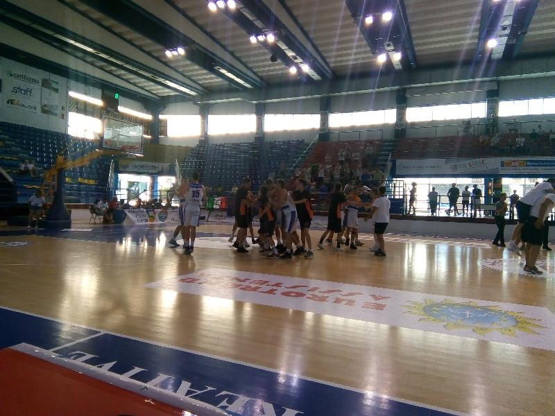 https://www.basketmarche.it/immagini_articoli/29-06-2019/finali-nazionali-under-oxygen-bassano-aurora-desio-giocano-scudetto-600.jpg