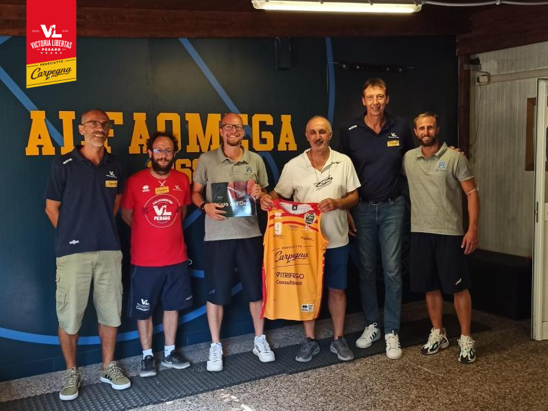 https://www.basketmarche.it/immagini_articoli/29-07-2021/pesaro-stringe-accordo-collaborazione-tecnica-alfa-omega-ostia-600.png