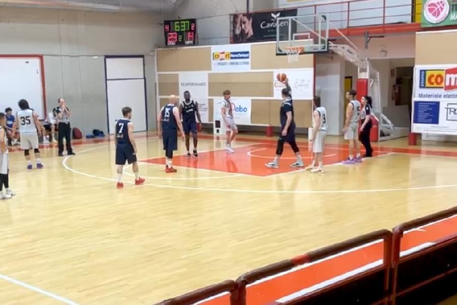 https://www.basketmarche.it/immagini_articoli/30-03-2025/basket-macerata-blinda-matematicamente-posto-basket-fermo-600.jpg