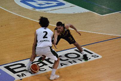 https://www.basketmarche.it/immagini_articoli/30-04-2018/serie-c-silver-playoff-il-sogno-della-sutor-montegranaro-continua-in-finale-è-sfida-alla-vigor-matelica-270.jpg
