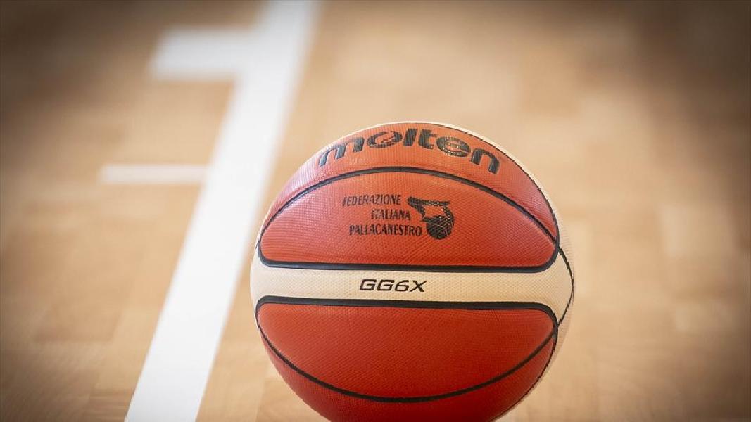 https://www.basketmarche.it/immagini_articoli/30-04-2025/pesaro-basket-torino-gioca-questura-ferrara-giocare-cento-600.jpg