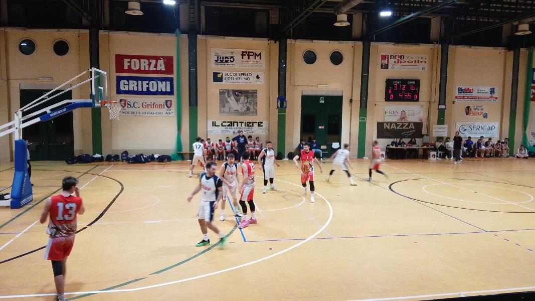 https://www.basketmarche.it/immagini_articoli/30-04-2025/playoff-basket-spello-sioux-pareggia-serie-cannara-basket-600.jpg