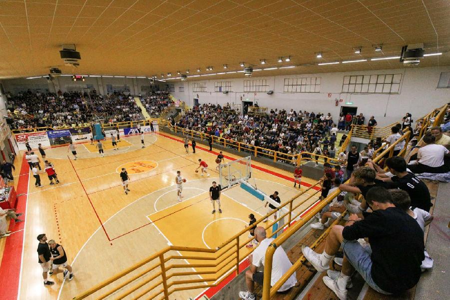https://www.basketmarche.it/immagini_articoli/30-05-2024/serie-unica-playoff-campo-robur-osimo-squalificato-giornate-600.jpg