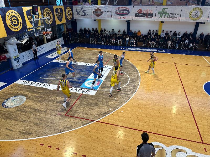 https://www.basketmarche.it/immagini_articoli/31-03-2025/sutor-montegranaro-supera-senza-problemi-pallacanestro-titano-marino-600.jpg