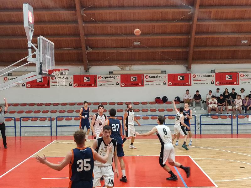 https://www.basketmarche.it/immagini_articoli/31-05-2022/playout-aurora-jesi-espugna-ancora-campo-pallacanestro-acqualagna-600.jpg