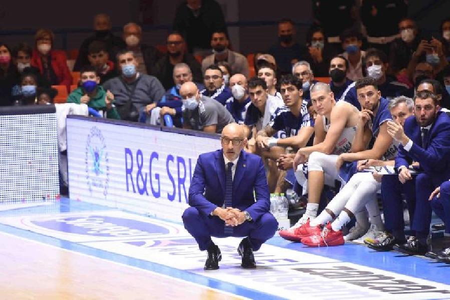 https://www.basketmarche.it/immagini_articoli/31-10-2021/basket-brindisi-coach-vitucci-commento-episodio-finale-faccio-complimenti-squadra-600.jpg
