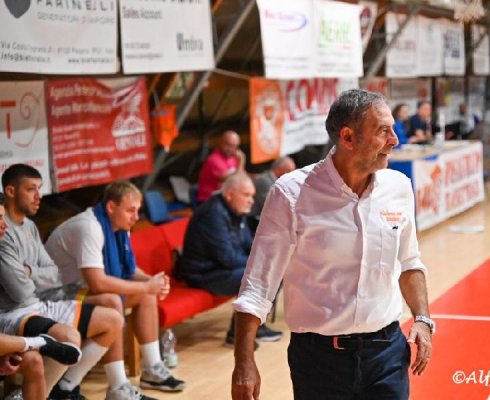 https://www.basketmarche.it/immagini_articoli/17-04-2024/coach-maurizio-surico-domenica-cagliari-ultima-partita-allenatore-pisaurum-600.jpg